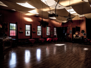 sala per i corsi di tango a modena - circolo gardel